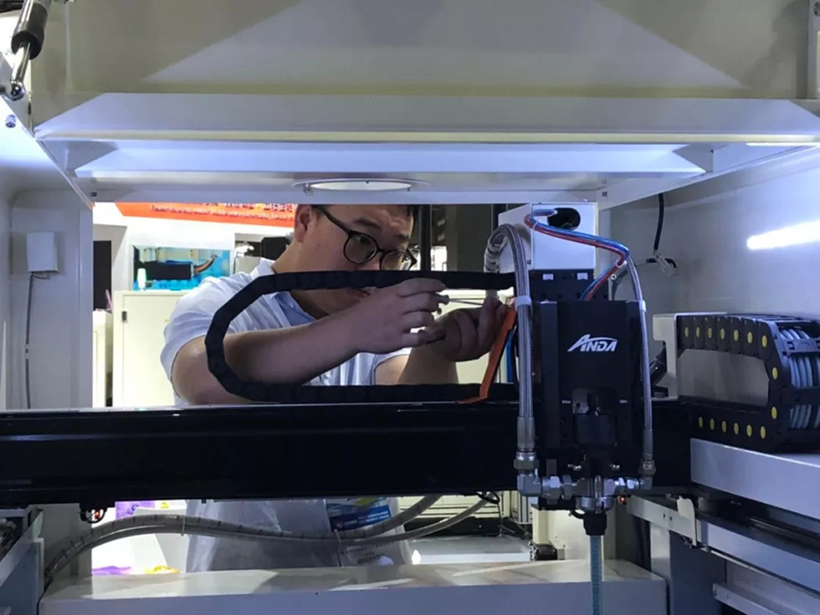 人生就是搏坚持自主创新，多部设备首次公开亮相 | 电子制造自动化展报道